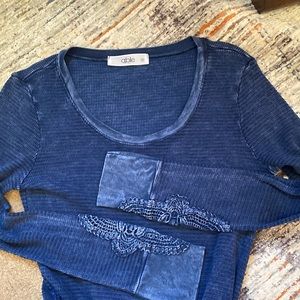 New Without Tags. Distressed ‘waffle’ textured fabric for a casual look. Medium